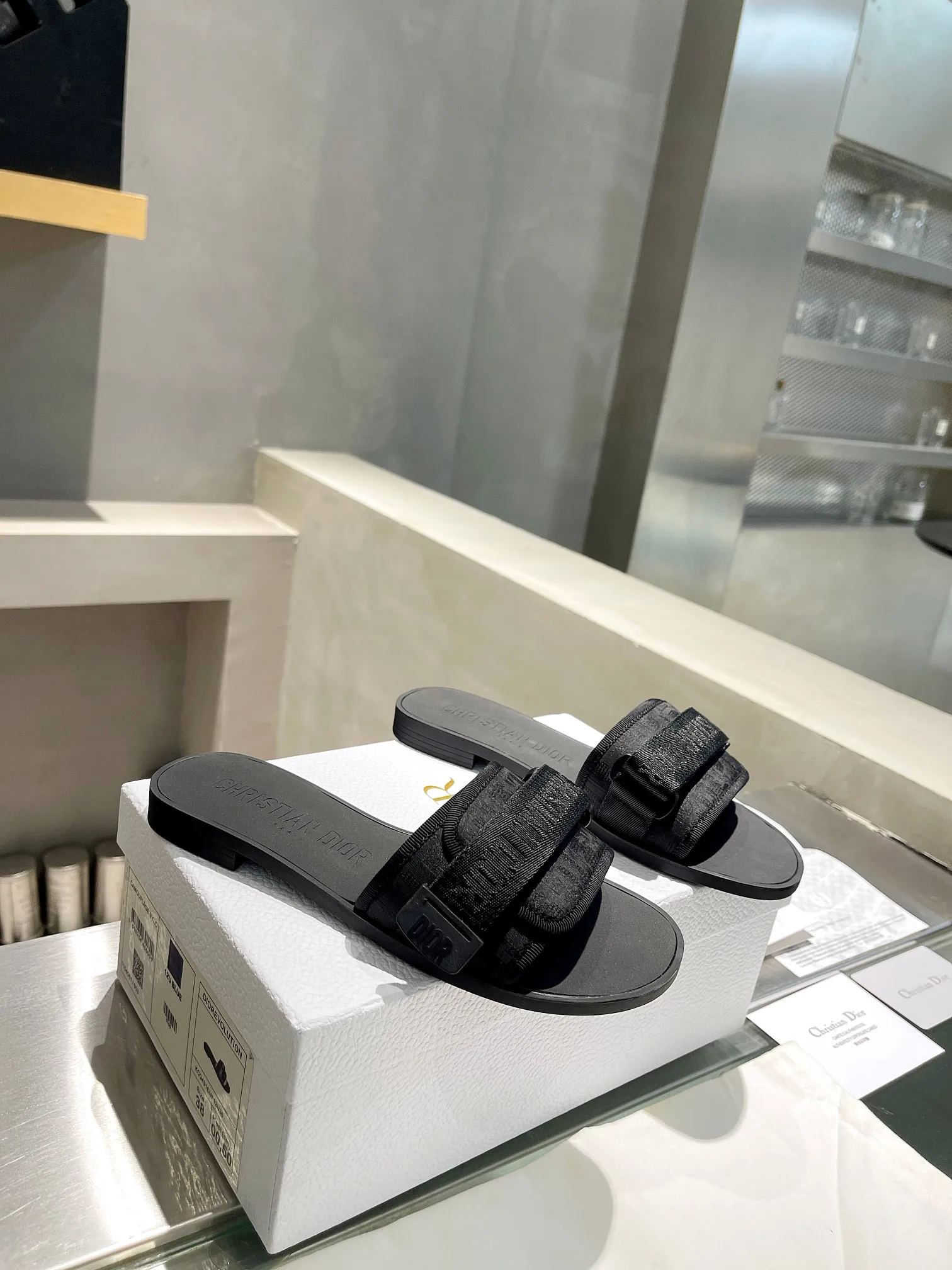 💕💕Factory direct selling price p360💕💕 Women's Shoes Women's Clothing Women's Shoes Factory Dior Dior 2024 latest Velcro buckle sandals series new colors! Perfect reproduction of the original version. The most popular color matching fabric. Super layered. The original high-end T💕💕factory direct selling price pU outsole (not ordinary rubber) is very comfortable and easy to walk. The upper materials are all original customized, 3D electric embroidery three-dimensional cloth surface. Very versatile. A must-have for lazy people in summer, sizes 35-39 (40 41 42 customized)